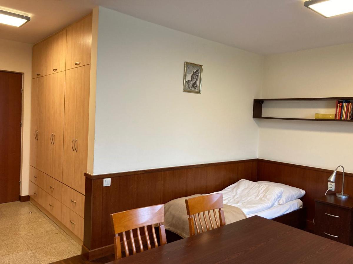 Uroczysko Porszewice - Osrodek Konferencyjno-Rekolekcyjny Hotel พาเบียนิเซ ภายนอก รูปภาพ