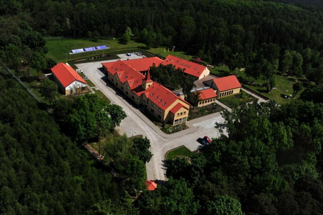 Uroczysko Porszewice - Osrodek Konferencyjno-Rekolekcyjny Hotel พาเบียนิเซ ภายนอก รูปภาพ