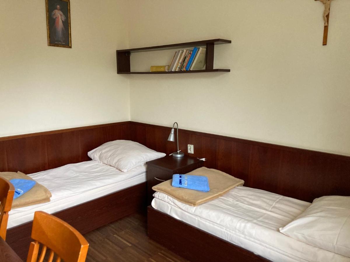 Uroczysko Porszewice - Osrodek Konferencyjno-Rekolekcyjny Hotel พาเบียนิเซ ภายนอก รูปภาพ